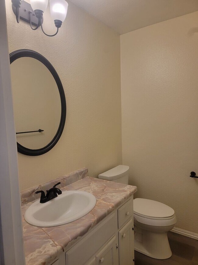 Building Photo - 3 Bed / 2 Bath Home with Pool, RV Parking & Private Balcony