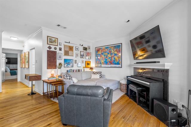 Building Photo - 3208 Cole Ave