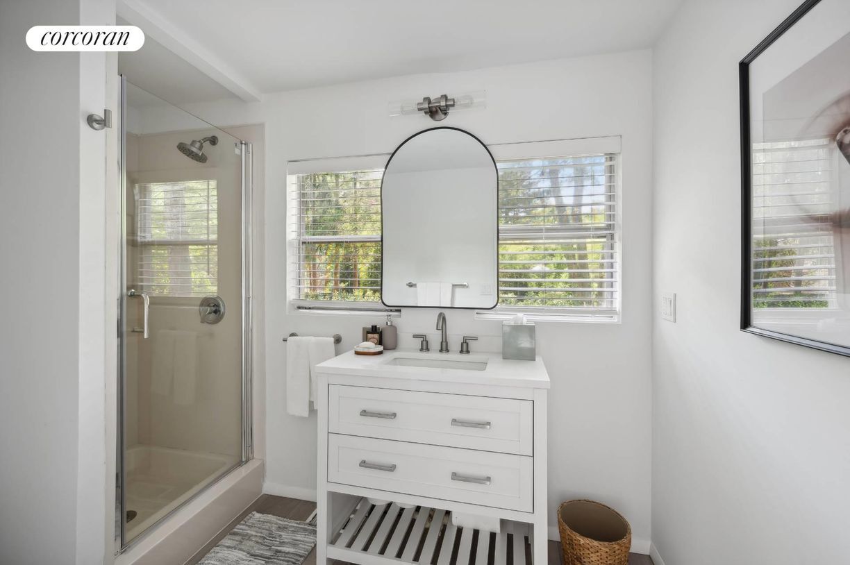 Building Photo - 201 Cove Hollow Rd