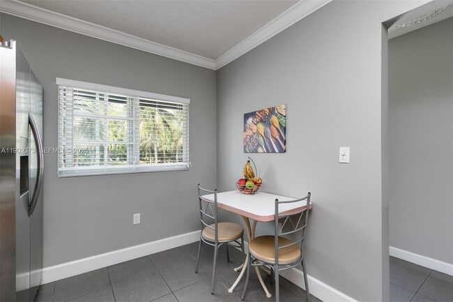 Building Photo - 4020 Crystal Lake Dr