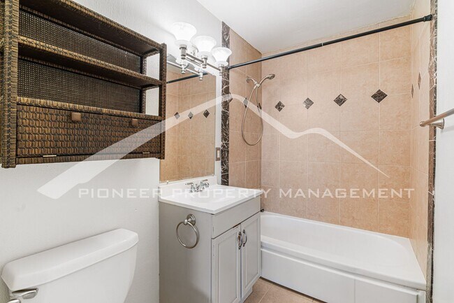 Building Photo - Charming Unit with Central AC,  Washer/Dryer, And Water, Sewer, Electric/Gas, and Trash removal I...