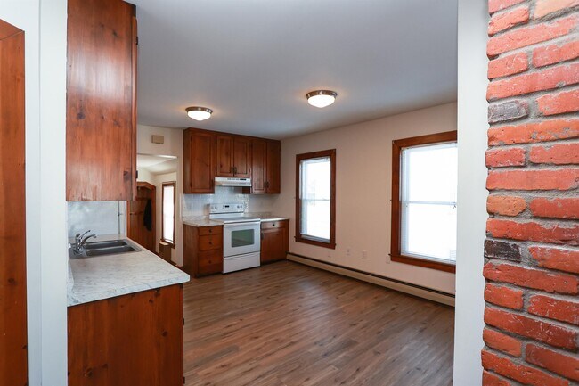 Building Photo - 25 Blucher St