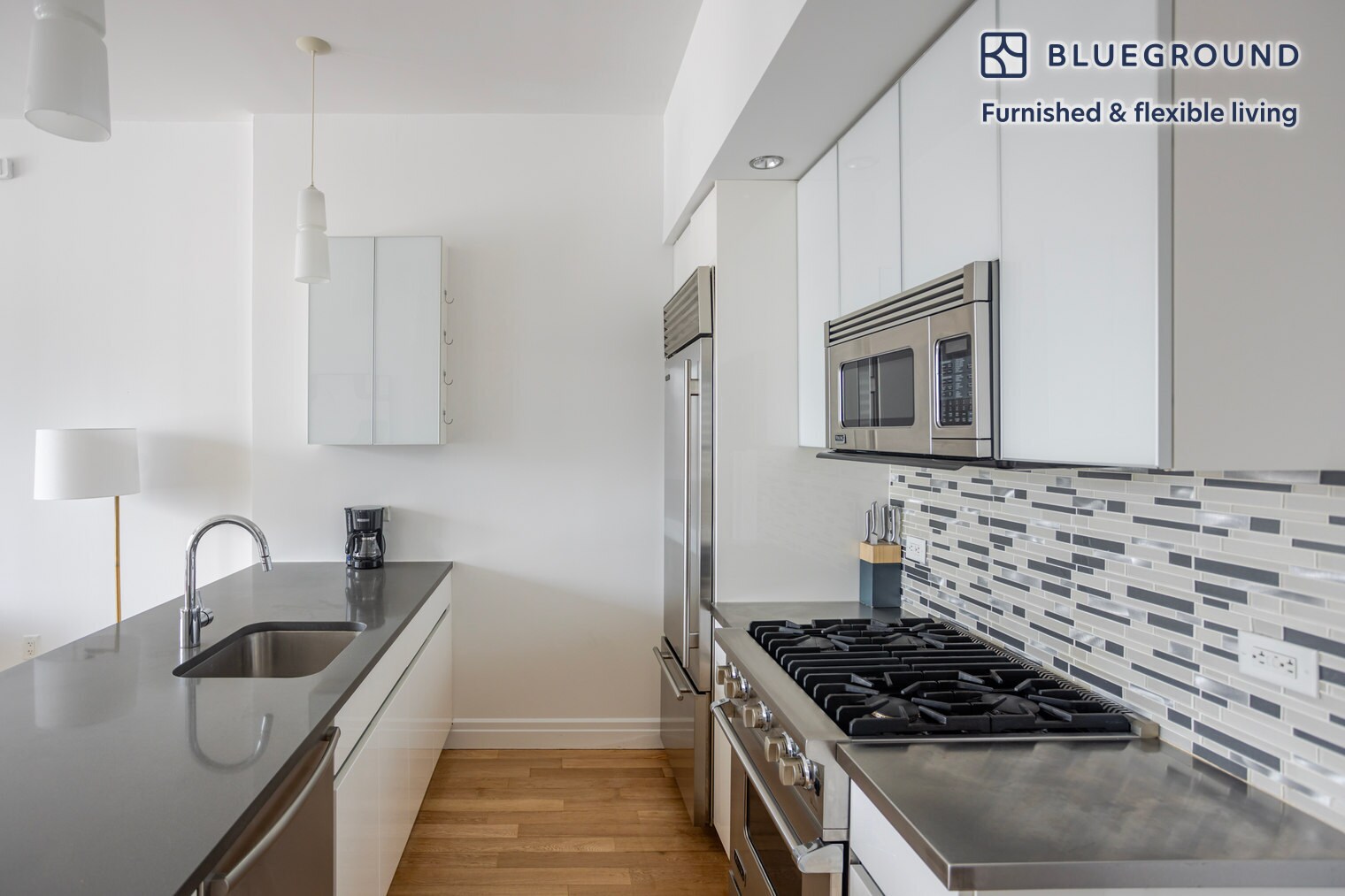 Building Photo - 550 W 54th St