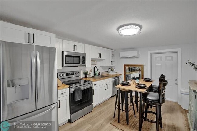Building Photo - 6128 SW 39th St