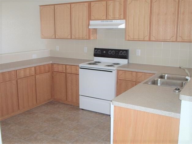 Building Photo - 2111 Jennifer Dr