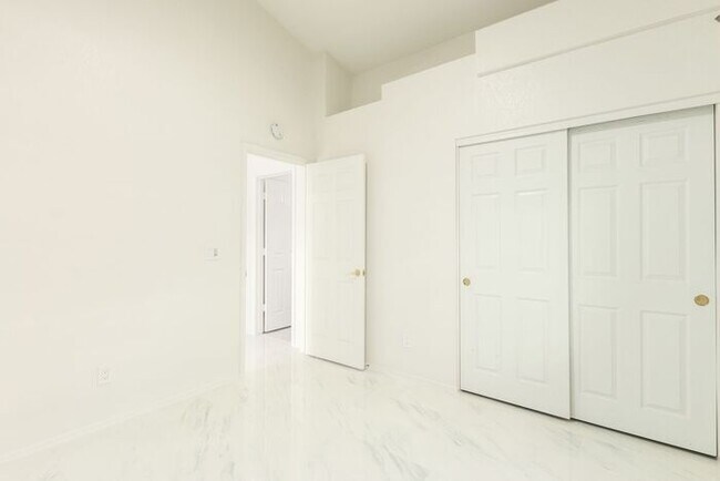 Building Photo - 1225 E Artesian Way