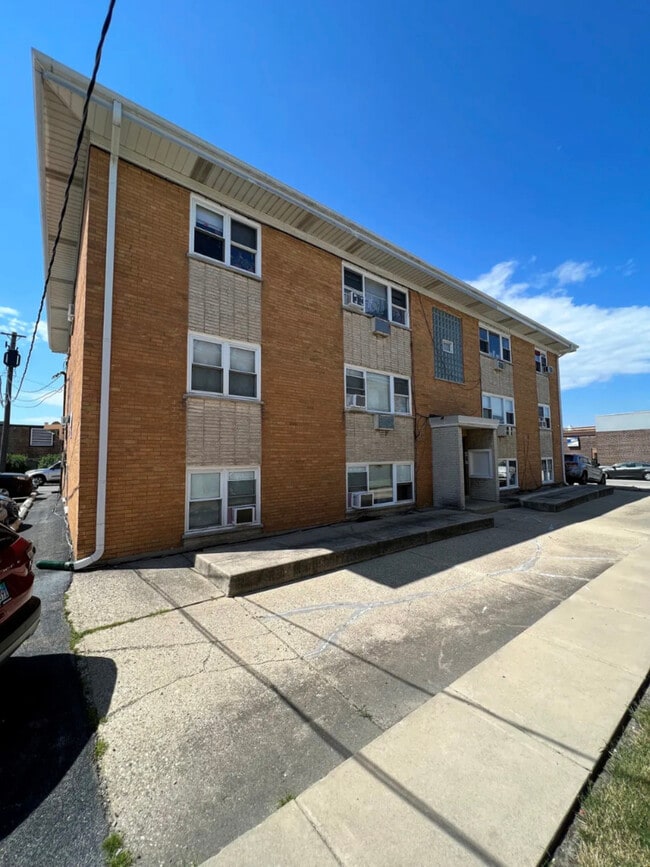 Primary Photo - 4747 N Ronald St