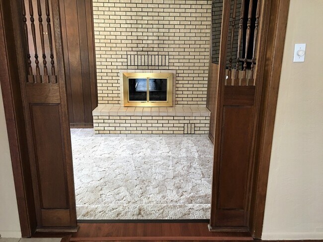 Building Photo - 2 Bed 1.5 Bath | Single Story | Nob Hill L...