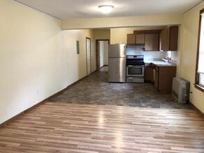 Building Photo - 711 Main St