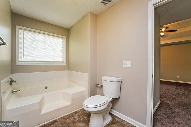 Building Photo - 915 Eagle Pointe Dr NW