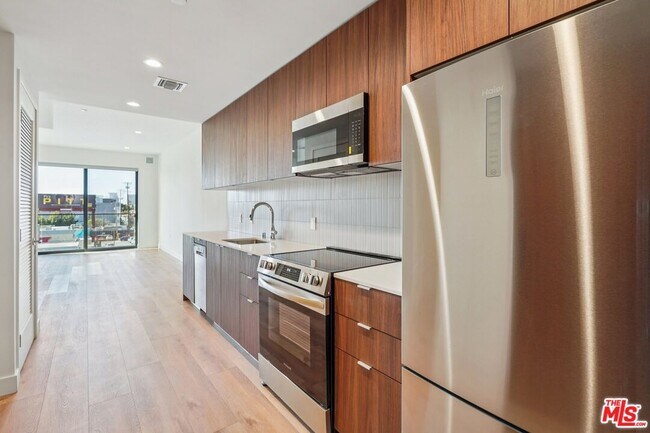 Building Photo - 10431 Santa Monica Blvd