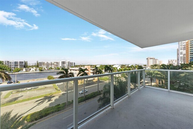 Building Photo - 2751 S Ocean Dr