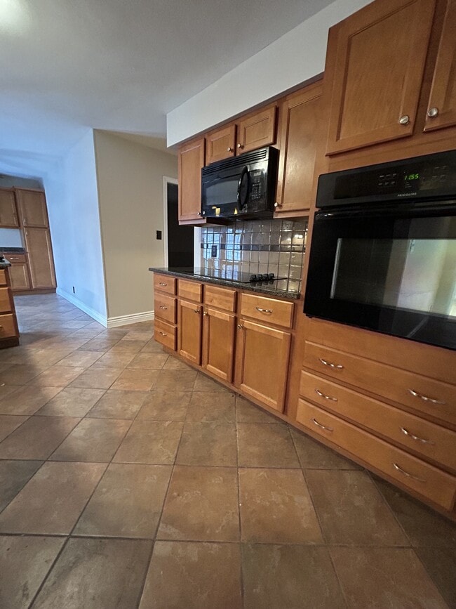 Building Photo - 2842 State St