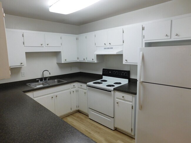 Building Photo - 1522 College Way