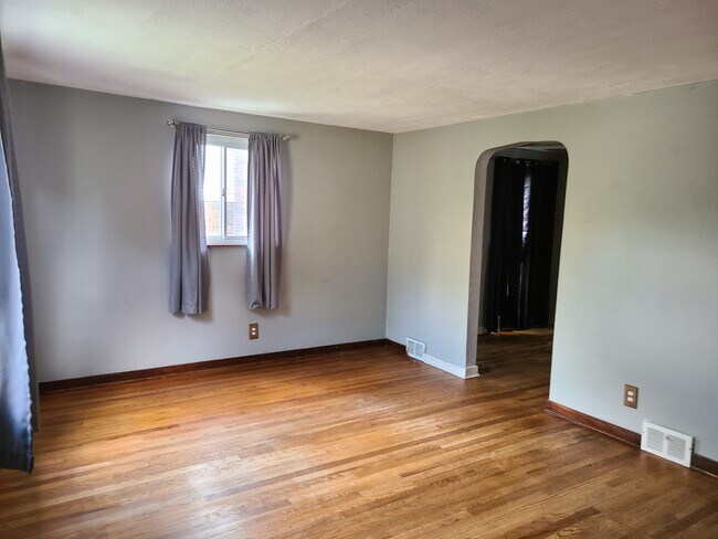 Dining - 965 McNeilly Rd