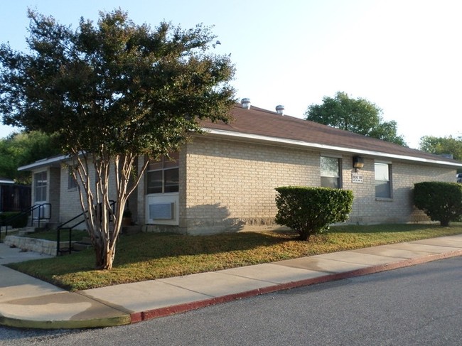 Primary Photo - Kerrville Oaks Apartments