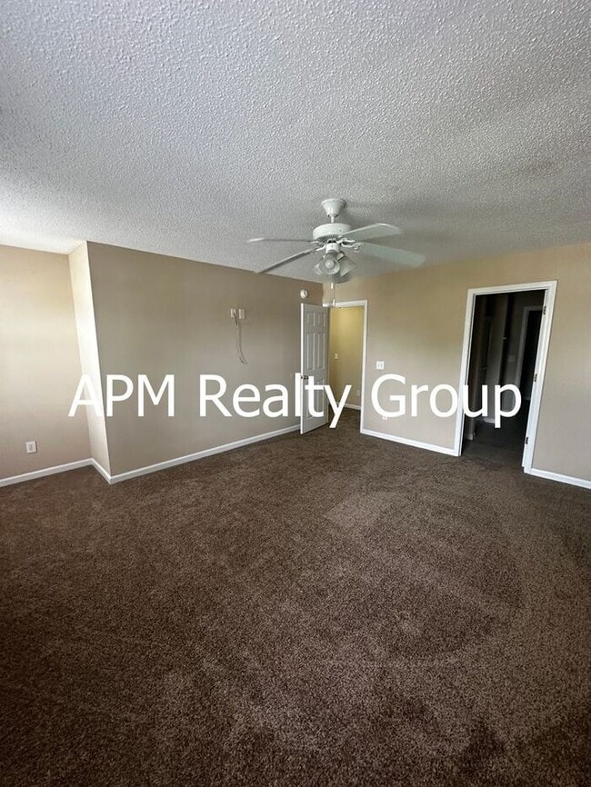 Building Photo - Spacious & Inviting Home Perfect for Comfortable Everyday Living