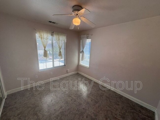 Building Photo - 2935 S Aspen St