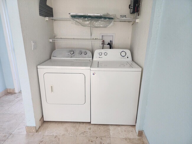 Building Photo - 413 SW 16th St