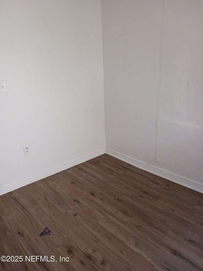 Building Photo - 1651 W 34th St