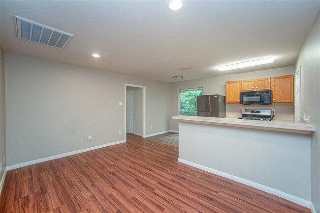 Building Photo - 1 Lake Forest Ct