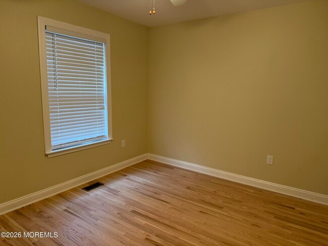 Building Photo - 597 Woodbine Ln