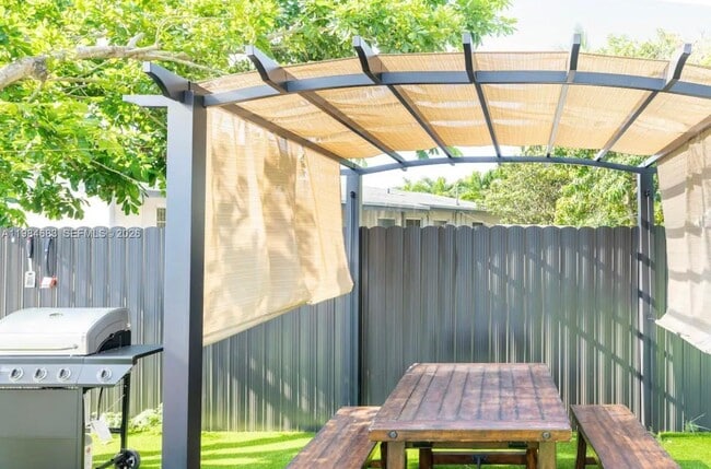 Building Photo - 1200 NW 18th Ct