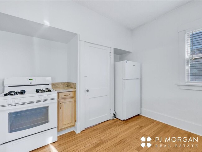 Building Photo - Charming Midtown Rental!