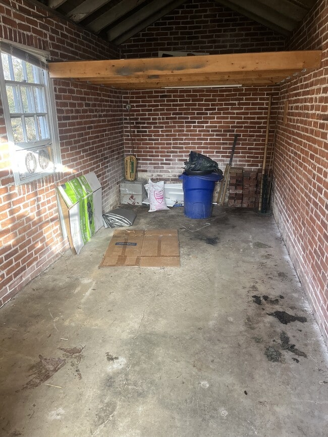 Building Photo - 1209 Elm Ave