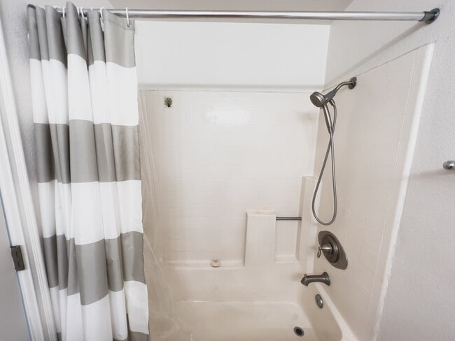 Building Photo - 3915 Nobel Dr