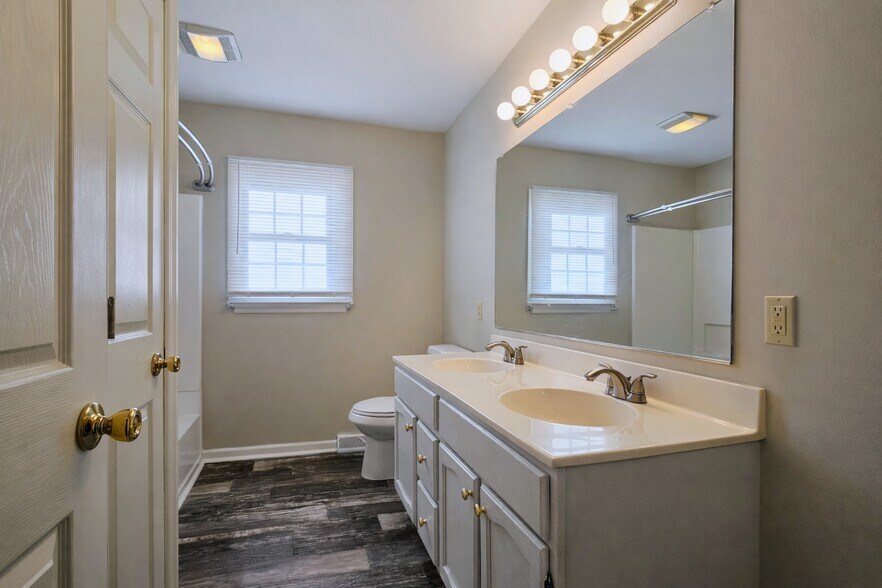 Building Photo - 27 Penny Ln