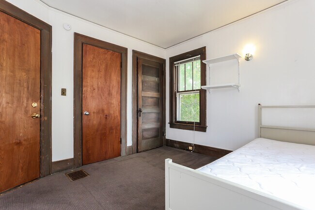 Building Photo - 1315 Washtenaw Ave