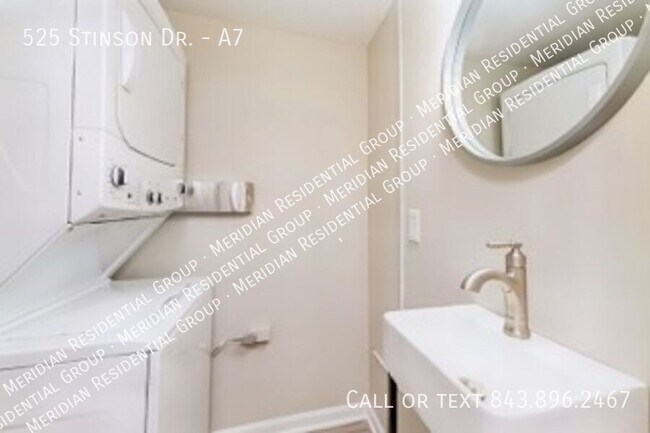 Building Photo - 525 Stinson Dr