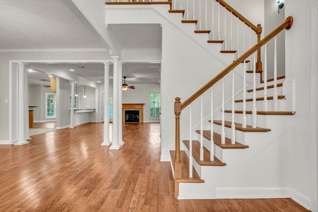 Building Photo - Renovated 4 bedroom 2 Bath Home for Rent!