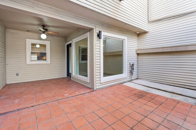 Building Photo - 1928 Augusta Dr