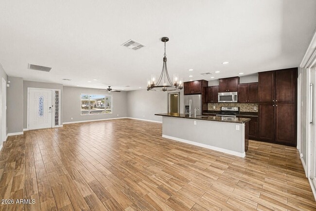 Building Photo - 1340 E Donner Dr