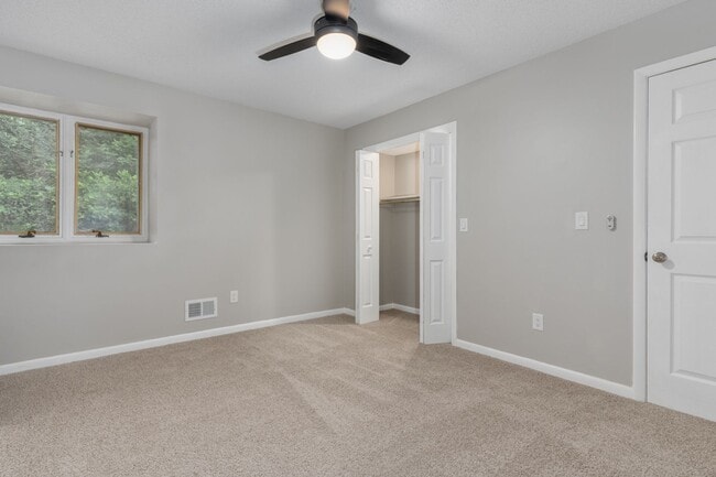 Building Photo - 400 Derby Ln