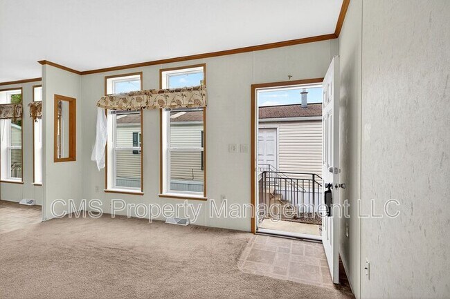 Building Photo - 15 W Redwood Ave
