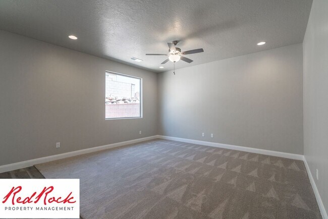 Building Photo - 4 Bedroom, 2.5 Bathroom Townhome in Hurric...