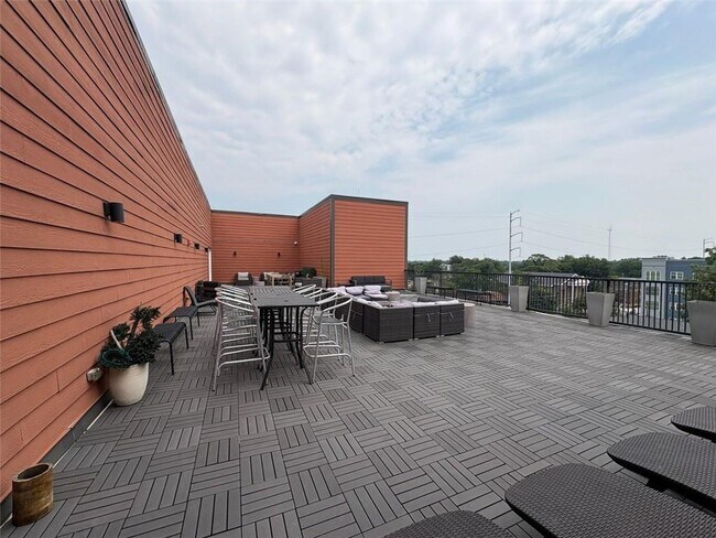 Building Photo - 525 Parkway Dr