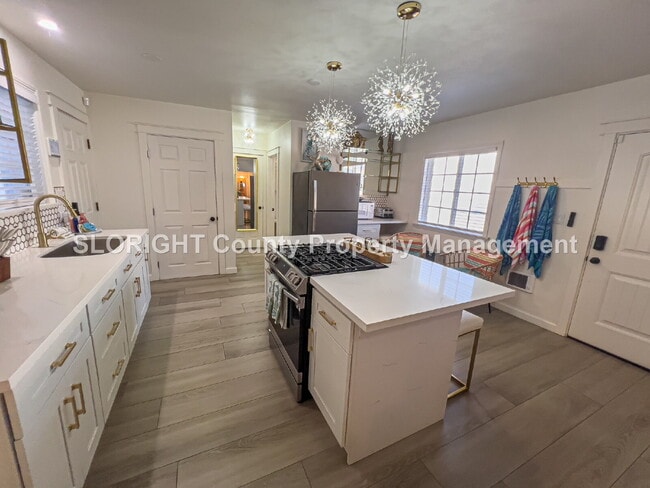 Building Photo - AVAILABLE NOW - Charming Furnished Beachside Retreat in Pismo Beach - 1 Bed / 1 Bath