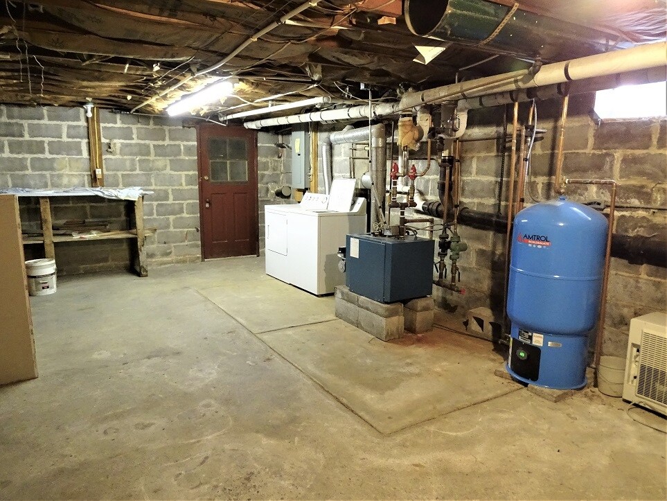 Building Photo - 43 E Pine St