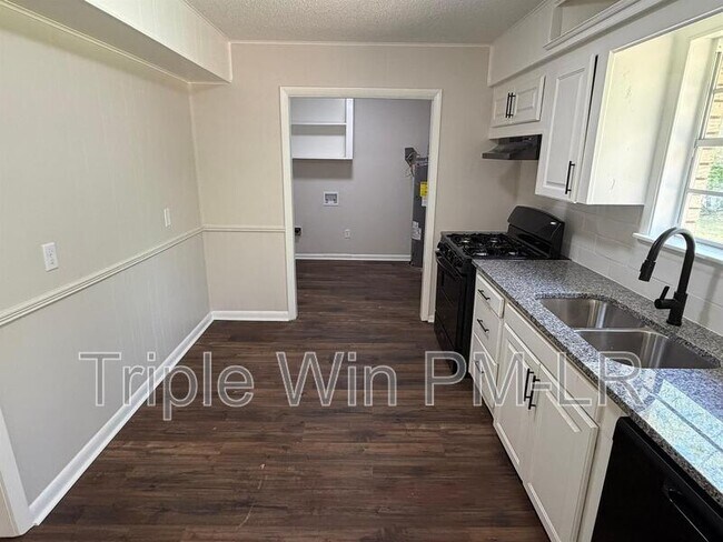 Building Photo - 17512 Bradshaw Rd