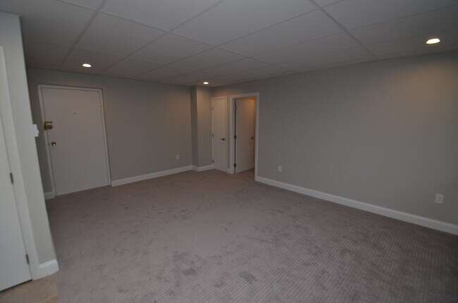 Building Photo - 594 Franklin St