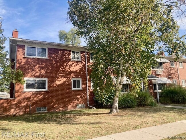 Building Photo - 1725 Gardenia Ave