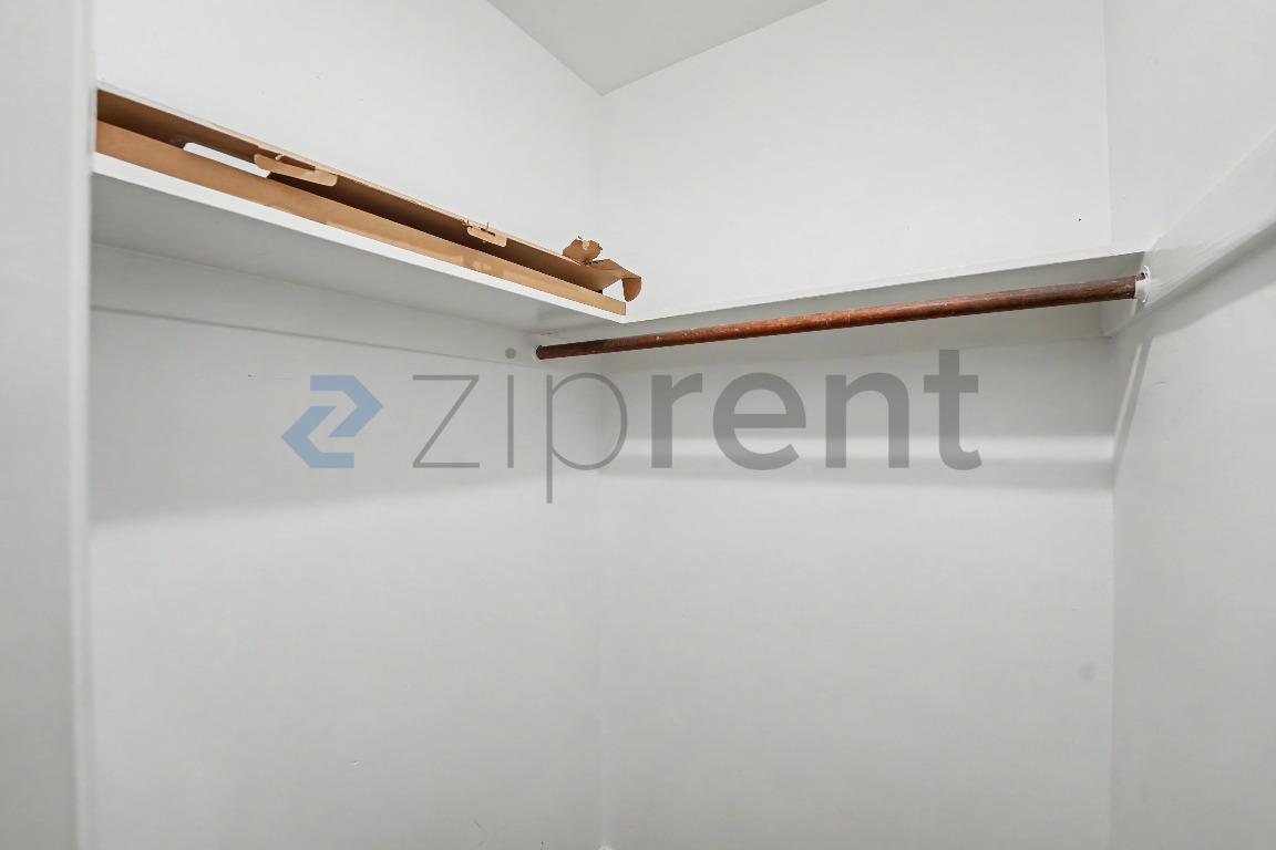 Building Photo - Unit