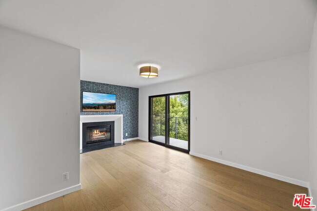 Building Photo - 105 Sequoia Dr