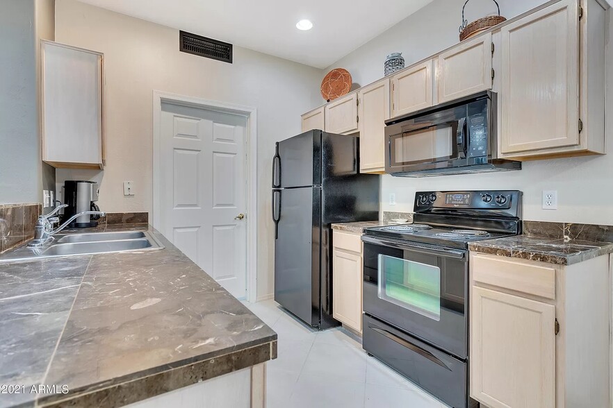 Building Photo - 9253 N Firebrick Dr