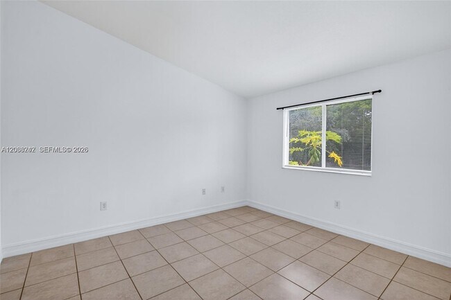 Building Photo - 2721 SE 12th Pl