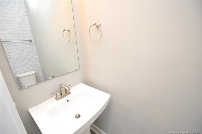 Building Photo - 200 Misty Pike Dr